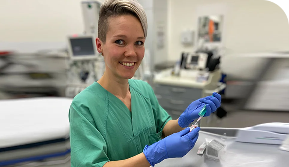 Junge Frau bei der Berufsausbildung Krankenpflege