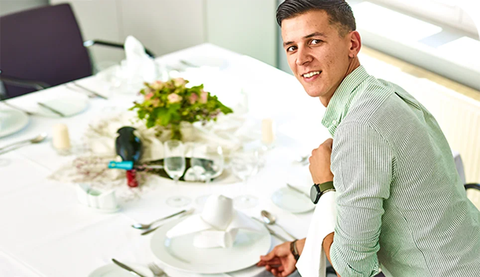 Teilnehmer bei einem Deutschkurs mit dem Schwerpunkt Gastronomie und Tourismus